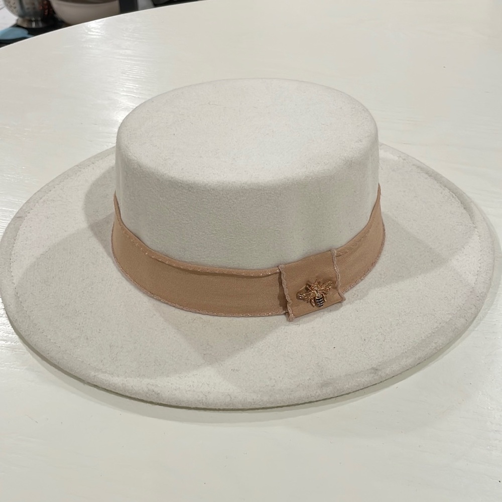 Marcus Adler white/cream hat